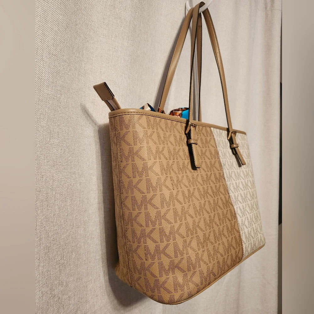 Michael Kors Large Jet Set Camel Multicolor Zip Top Tote